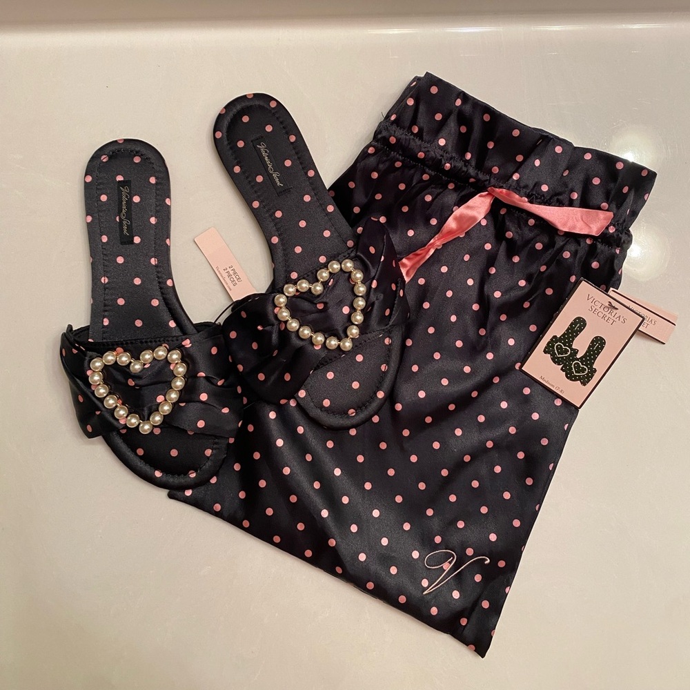 Victoria's Secret Heart Embellished Slippers size medium 7/8